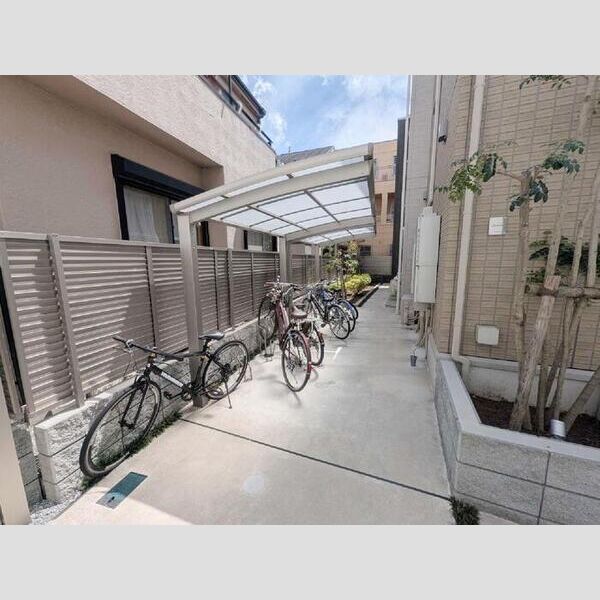 現地周辺 (駐輪場)