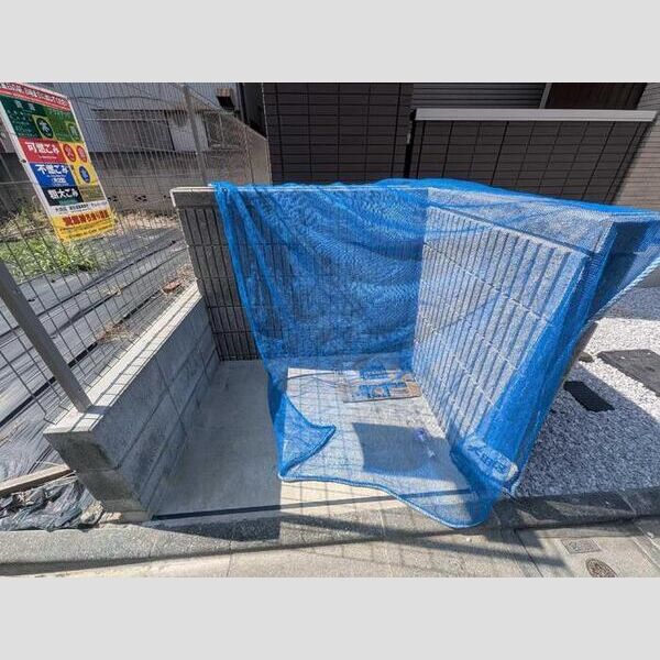 現地周辺 (ごみ置き場)