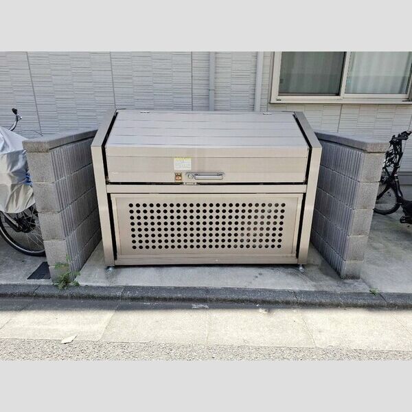現地周辺 (ごみ置き場)