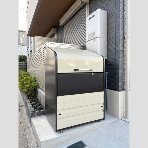 現地周辺 (ごみ置き場)