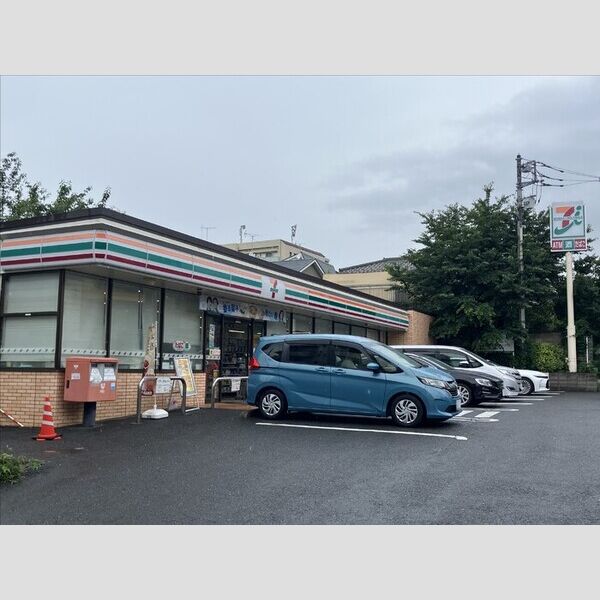 現地周辺 (コンビニエンスストア セブンイレブン)