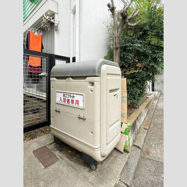 現地周辺 (ごみ置き場)
