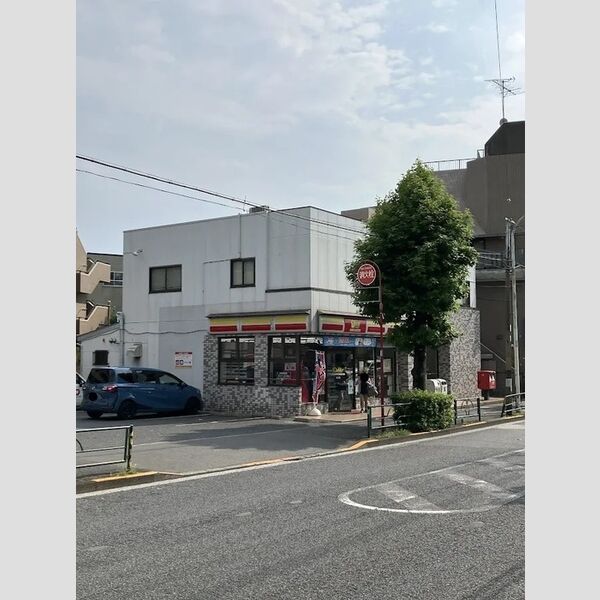 現地周辺 (ニューヤマザキデイリーストア砧店)
