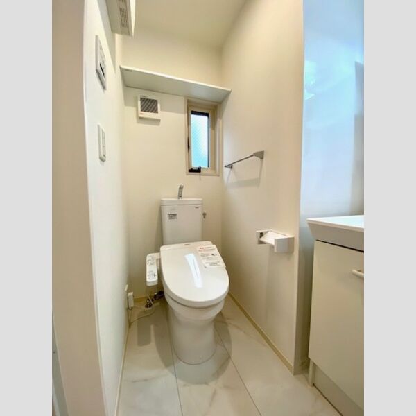 トイレ (302号室　トイレ)