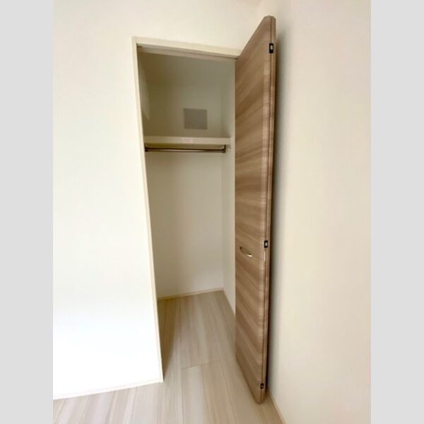 収納 (302号室　クローゼット)