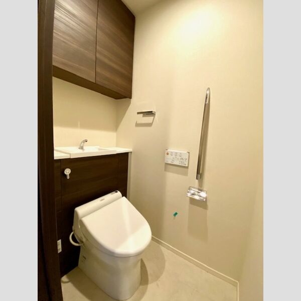 トイレ (2020号室温水洗浄暖房便座)