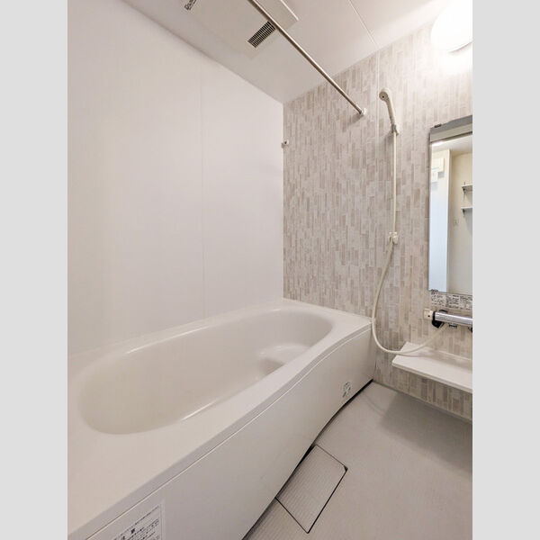 バス (102号室　浴室)