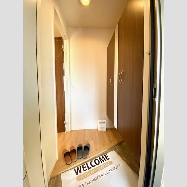 玄関 (202号室　玄関)