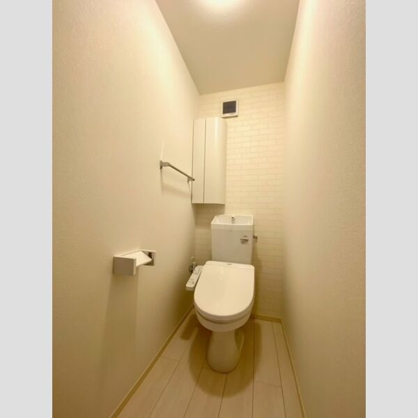 トイレ (温水洗浄便座付き)