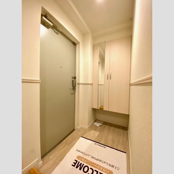 玄関 (101号室　玄関)