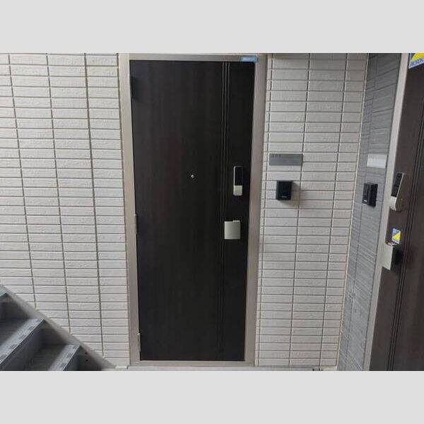 玄関 (204号室 玄関)