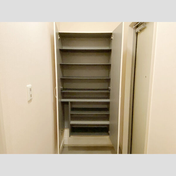 玄関 (101号室　シューズボックス)