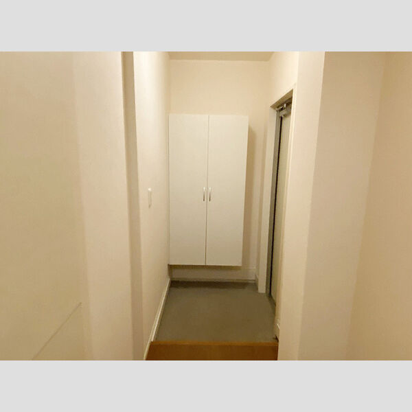 玄関 (101号室　玄関)