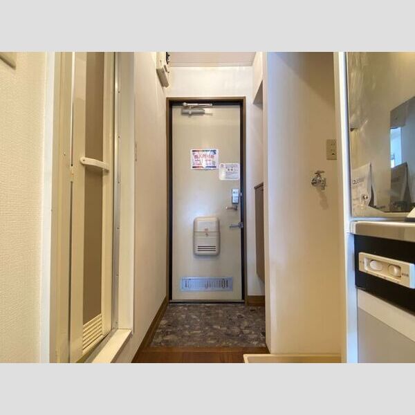 玄関 (101号室　玄関)