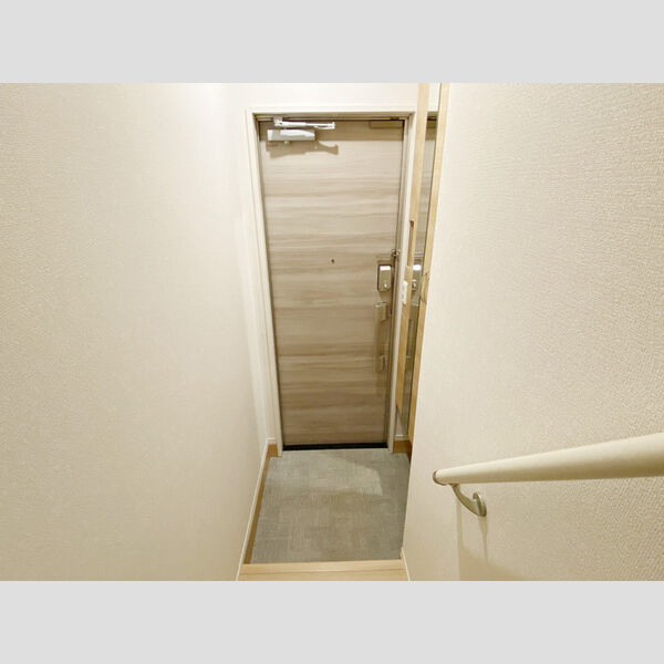 玄関 (205号室 玄関)