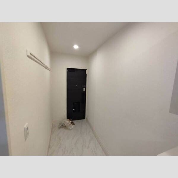 玄関 (105号室　玄関スペース)