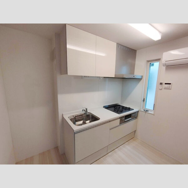 キッチン (105号室　3口グリルコンロ付システムキッチン)