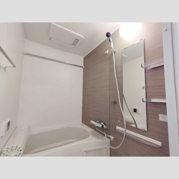 バス (105号室　追い焚き機能付き浴室)