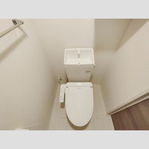 トイレ (105号室　温水洗浄便座付きトイレ)