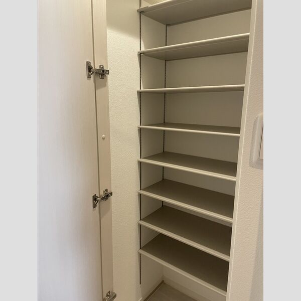 収納 (202号室　玄関収納)