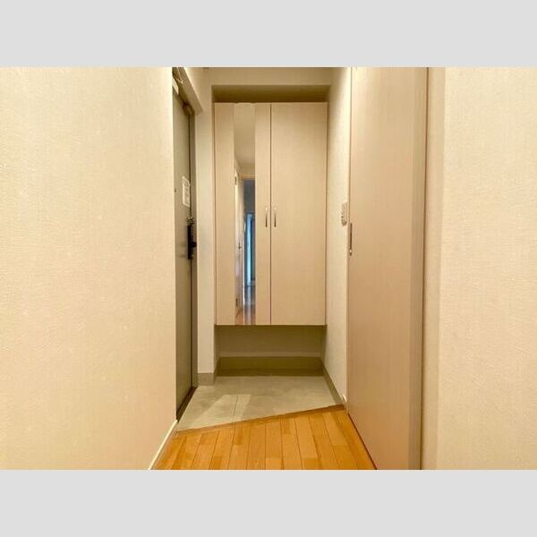 玄関 (201号室　玄関)