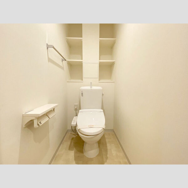 トイレ (201号室　トイレ　温水洗浄便座)