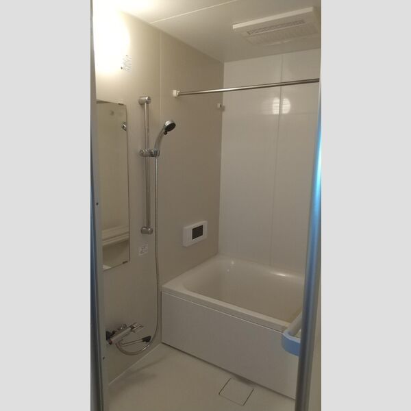 バス (108号室　浴室)