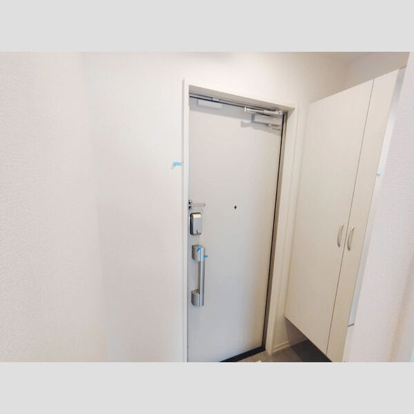 玄関 (301号室　玄関)