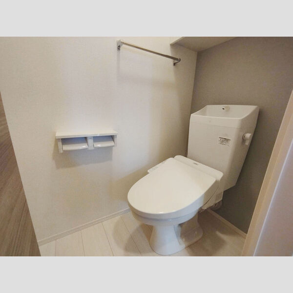 トイレ (301号室　トイレ)