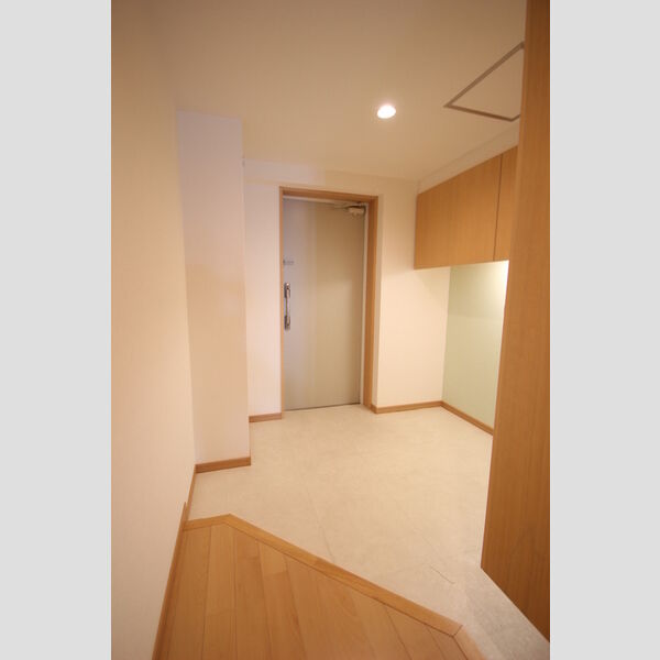 玄関 (702号室　玄関)