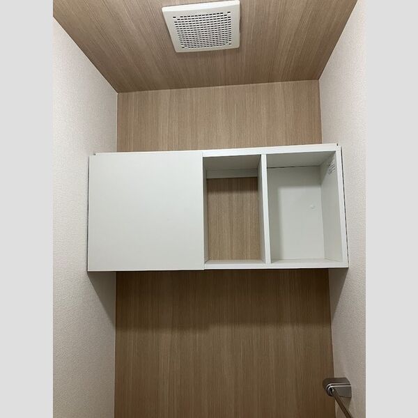 トイレ (206号室　トイレ収納棚)