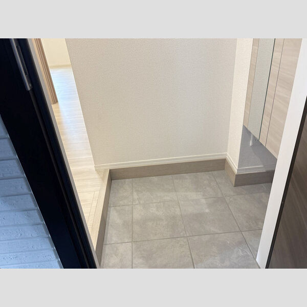 玄関 (101号室　玄関)