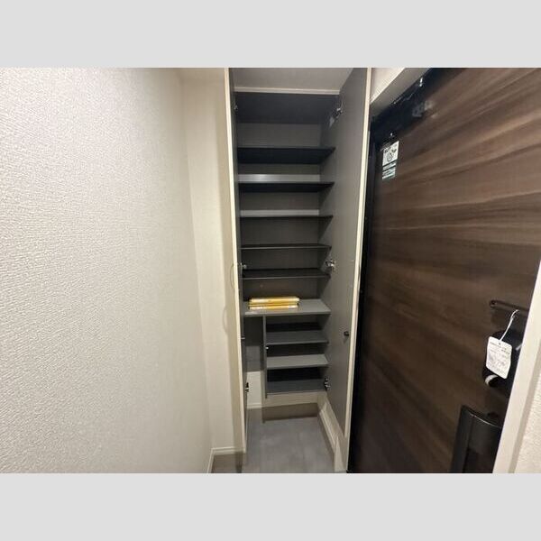 玄関 (101号室 玄関)