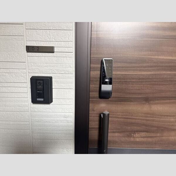 玄関 (102号室　玄関)