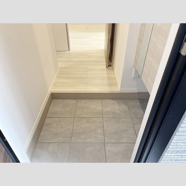 玄関 (103号室　玄関)