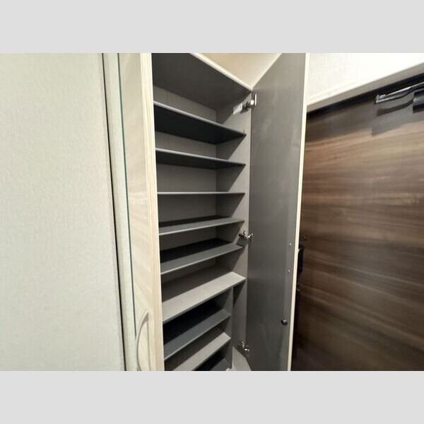 玄関 (103号室　玄関収納)