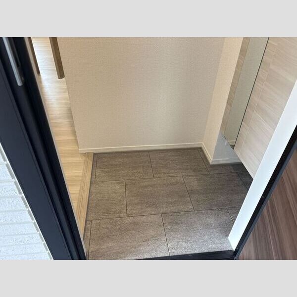 玄関 (201号室　玄関)