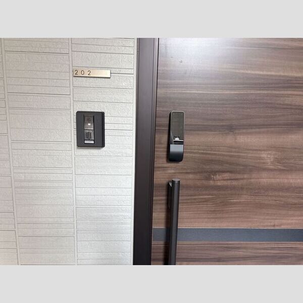 玄関 (201号室　玄関ドア)