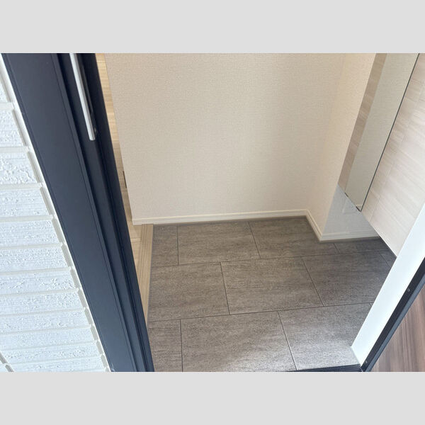 玄関 (301号室　玄関)