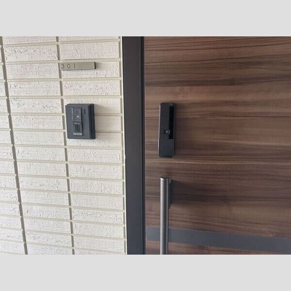 玄関 (301号室　玄関)