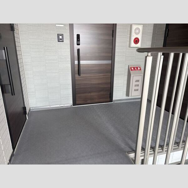 玄関 (301号室　玄関)