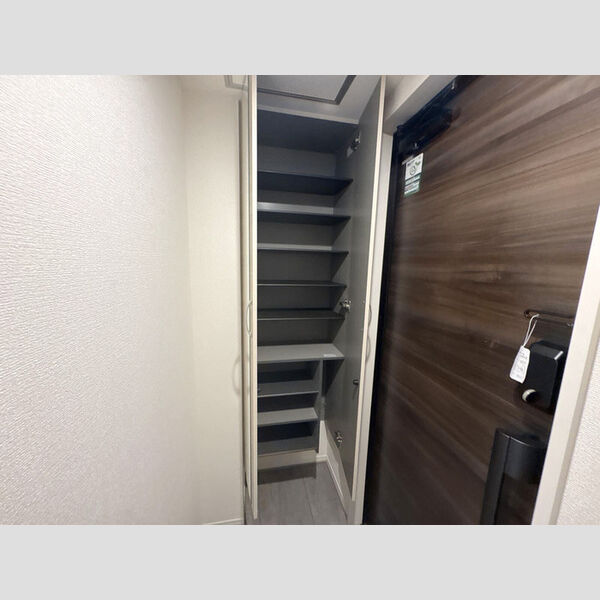 玄関 (301号室 玄関)