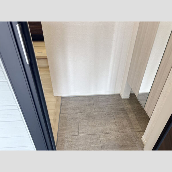 玄関 (302号室　玄関)