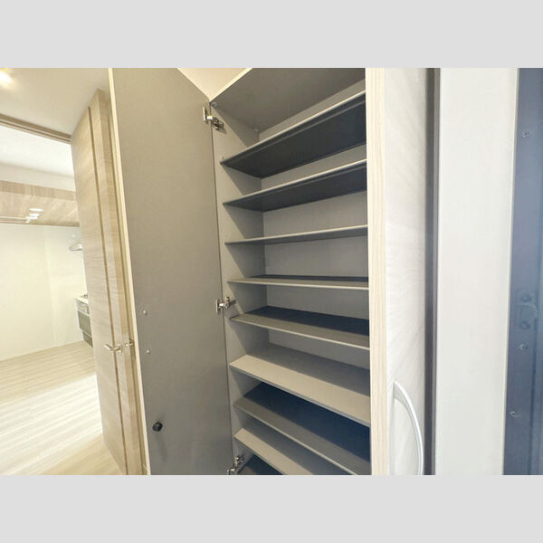 玄関 (303号室　玄関収納)