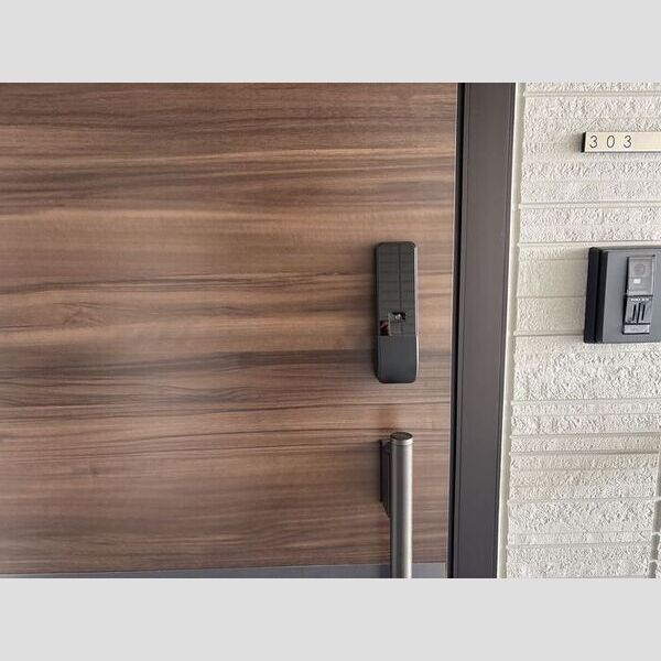 玄関 (303号室　玄関)