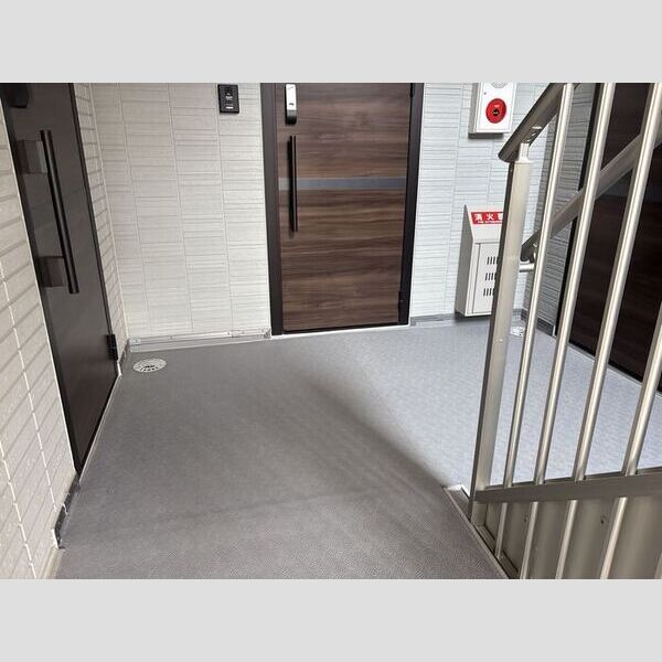 玄関 (303号室　玄関)