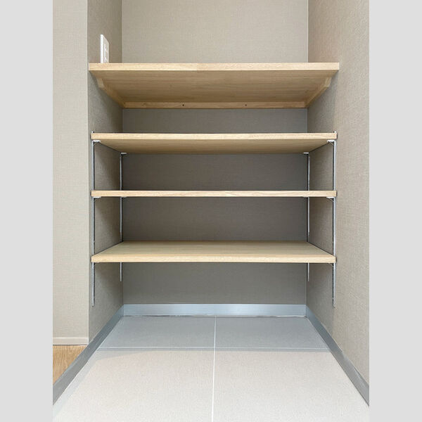 玄関 (5号室　玄関収納)