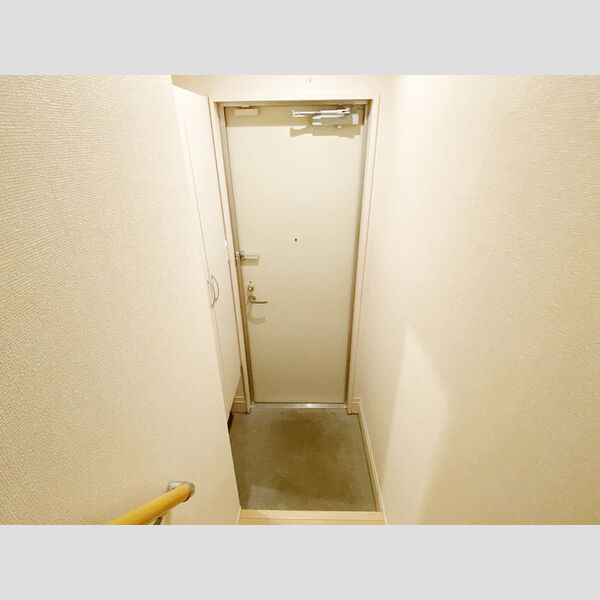 玄関 (さくら 304号室 玄関)