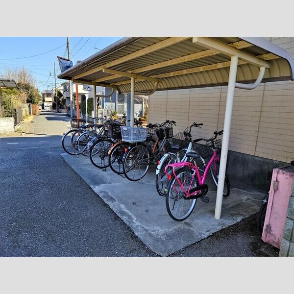 現地周辺 (駐輪場)