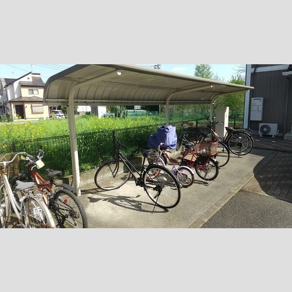 現地周辺 (駐輪場)